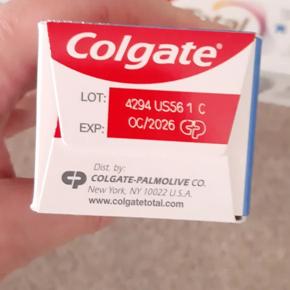 Colgate Total Toothpaste Bundle - Picture 7 of 7